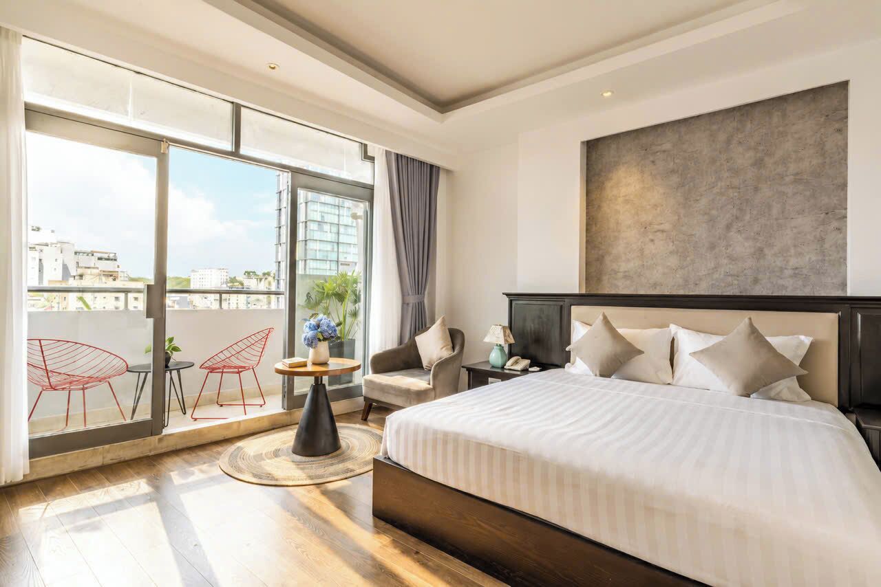 SUITE LUXURY | Minibar, két bảo mật tại phòng, trang trí khác biệt, bàn 
