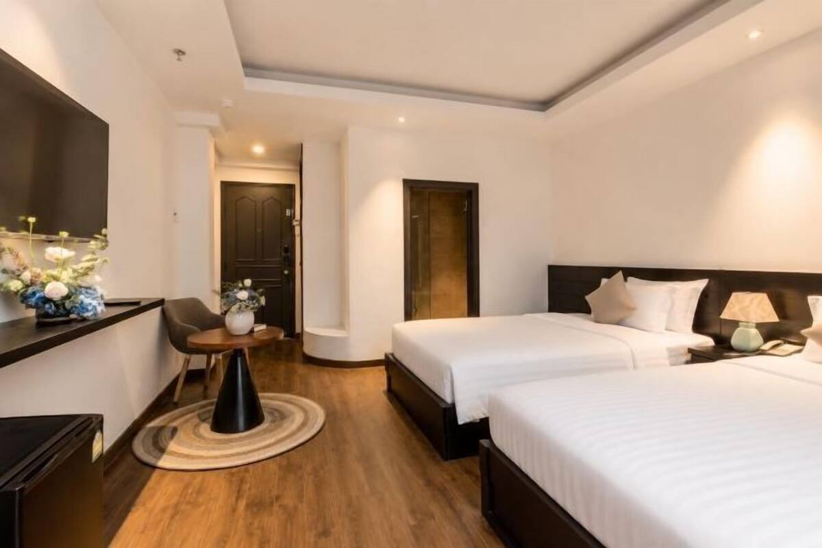 Minibar, két bảo mật tại phòng, bàn, màn/rèm cản sáng