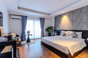 SUITE LUXURY | Minibar, in-room safe, individually decorated, desk -  PARK VIEW LUXURY HOTEL (Ho Chi Minh City)