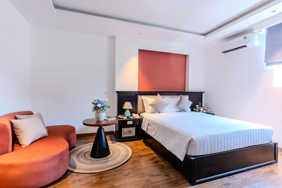 PREMIUM DOUBLE | 1 bedroom, minibar, in-room safe, individually decorated