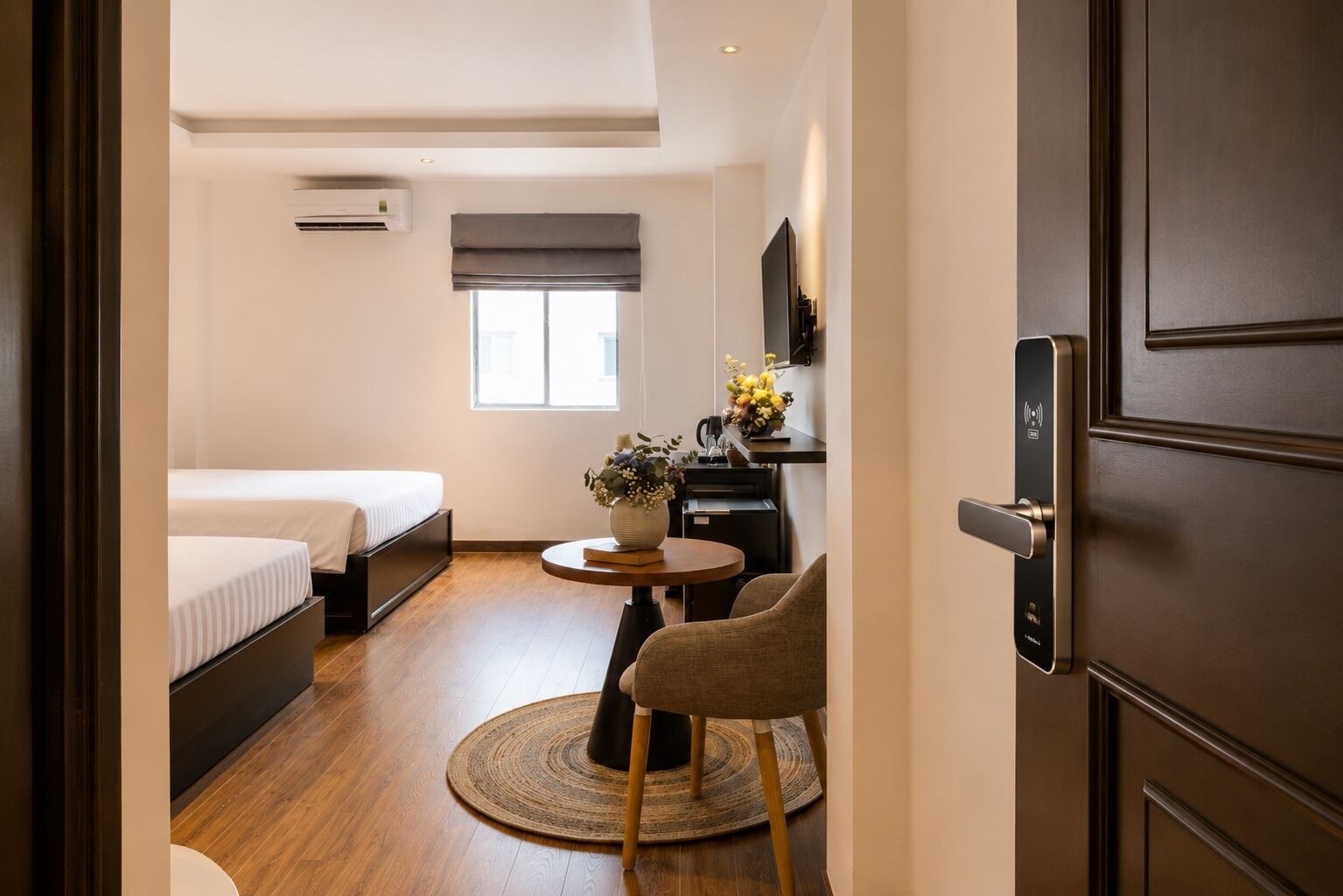 FAMILY WITH WINDOW | Minibar, in-room safe, individually decorated, desk