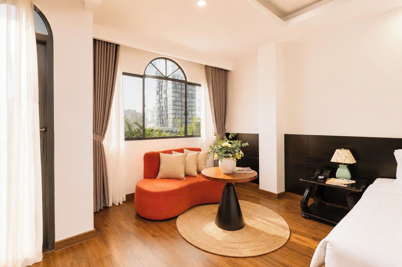 SUITE PARK VIEW | Minibar, in-room safe, individually decorated, desk