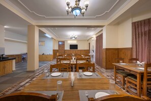 Restaurant - Echor The Alpine Crest Kalpa (Kalpa)