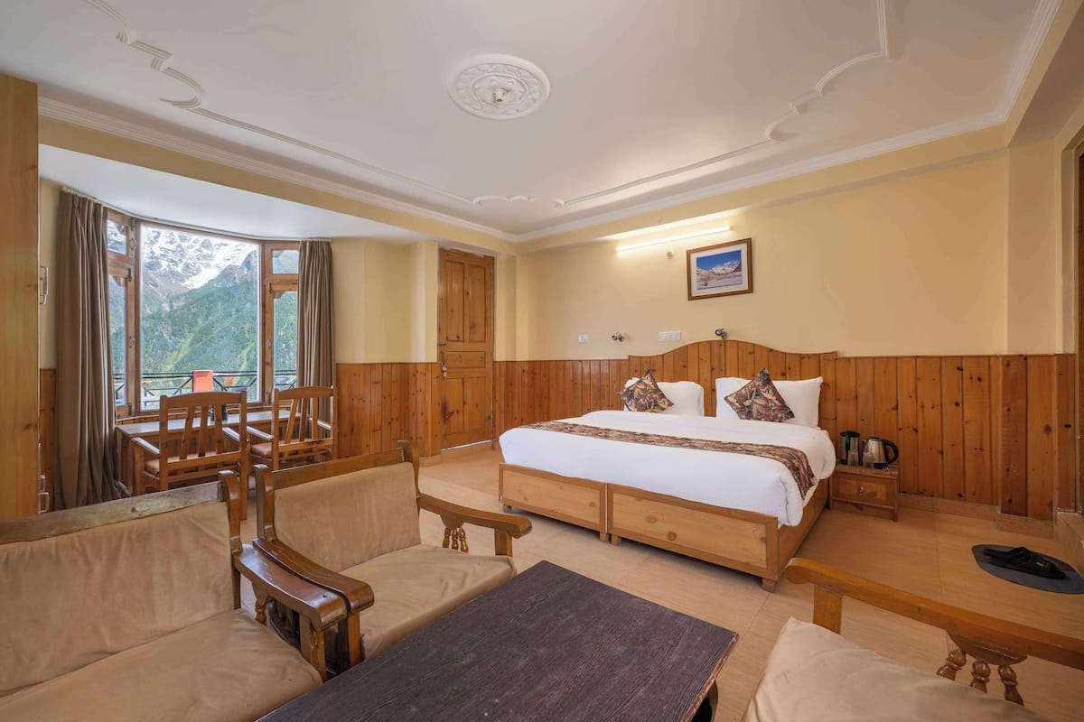 Classic Room, Balcony, Mountain View