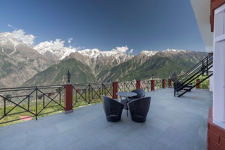 Terrace/patio. Echor The Alpine Crest Kalpa