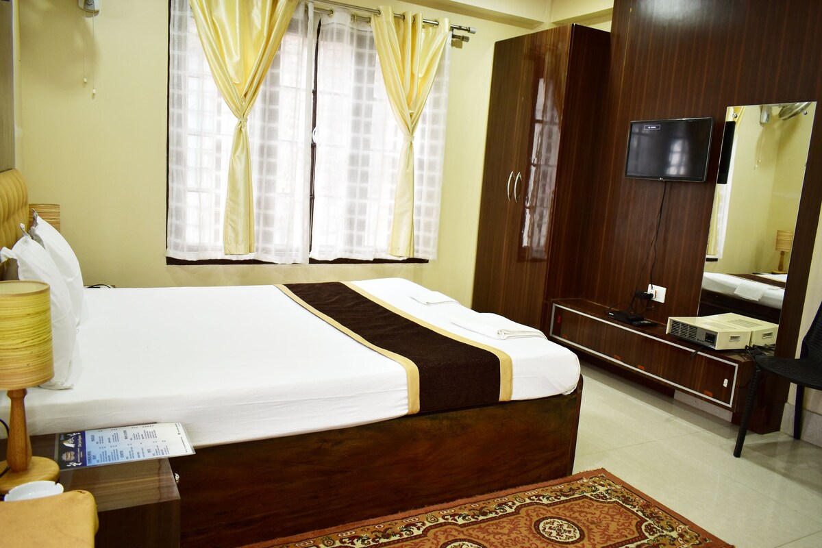 Deluxe Room | Desk