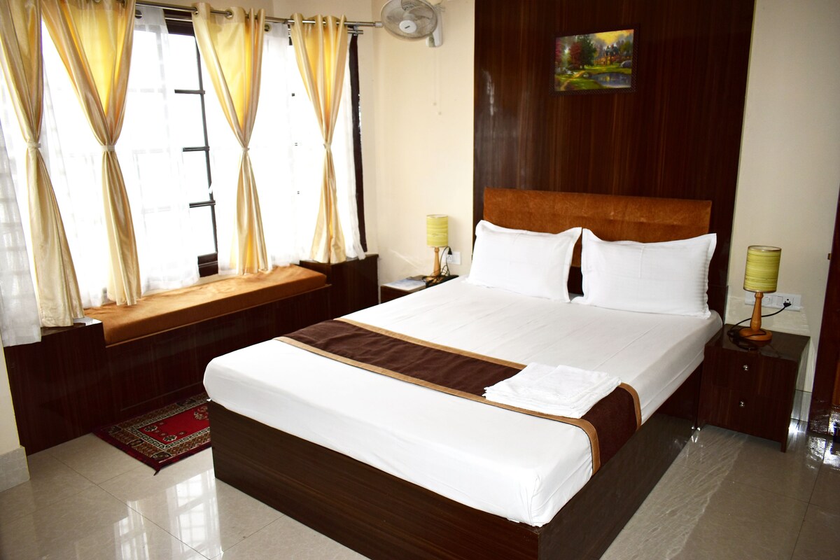 Executive Room | Desk