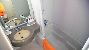 Bañera con ducha, secador de pelo