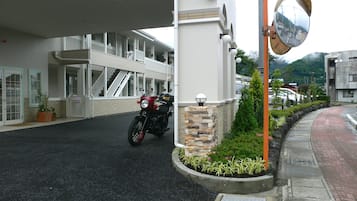 Pintu masuk properti