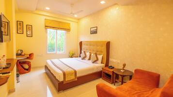 Superior Room | 1 bedroom, individually decorated, individually furnished, desk