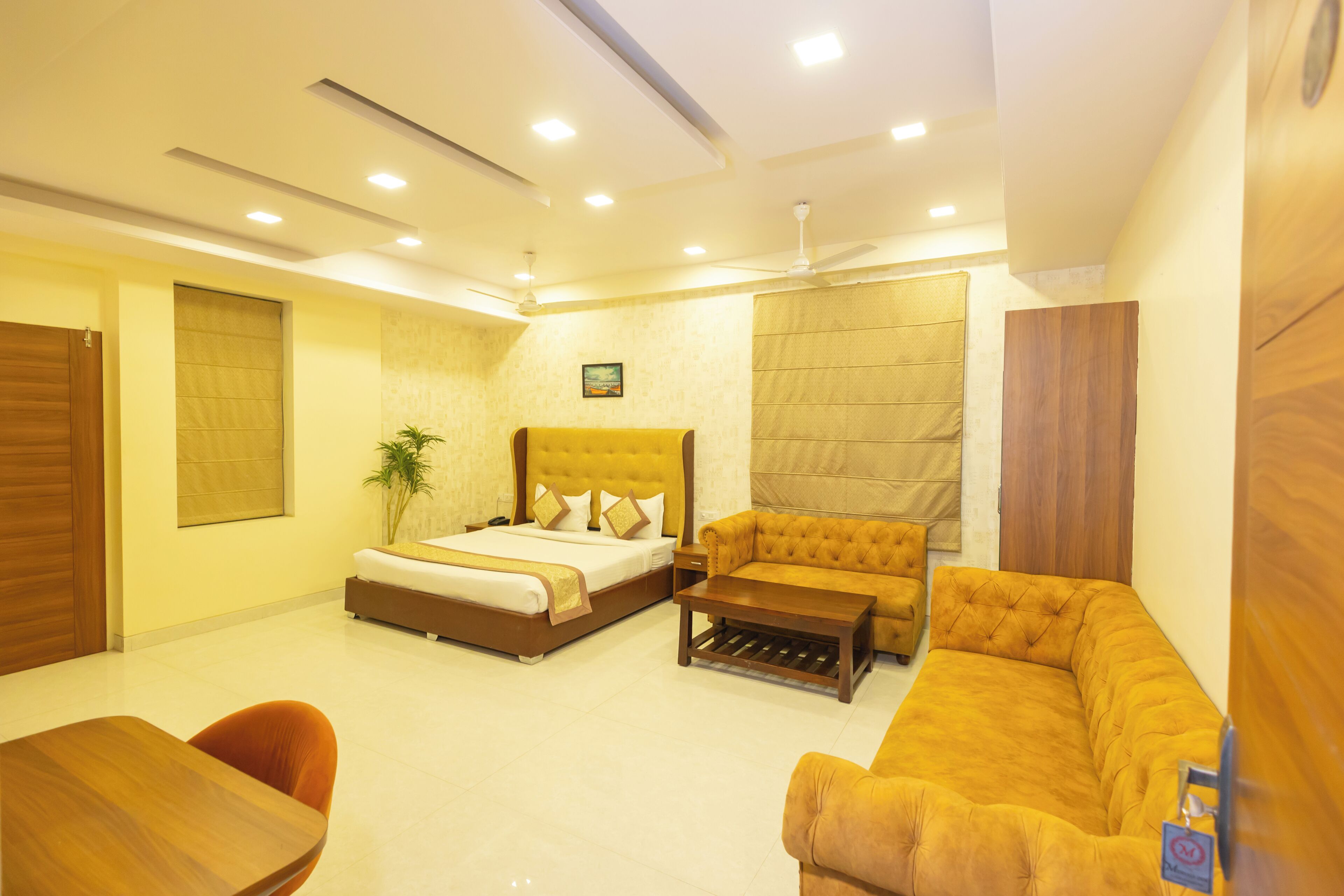 Deluxe Suite | Individually decorated, individually furnished, desk, laptop workspace