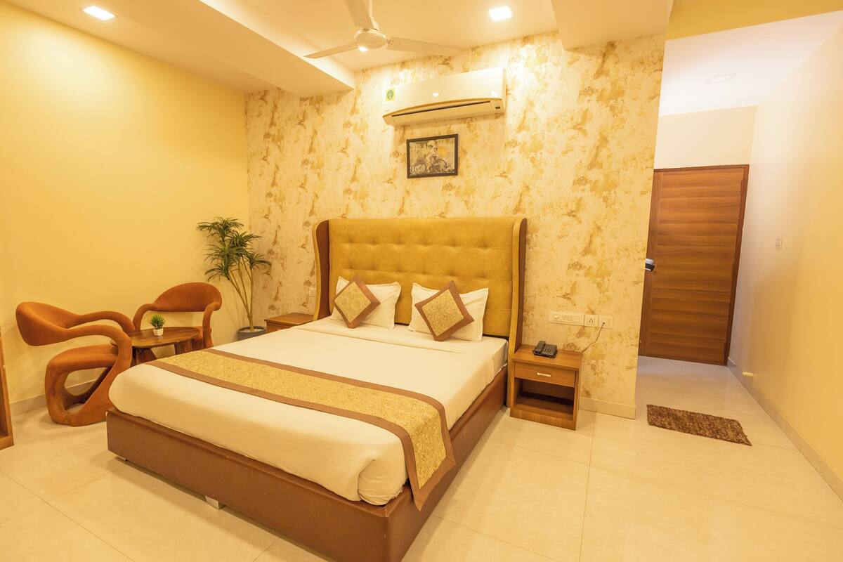 Quarto casal luxo, 1 quarto, para não fumantes, vista para a cidade | 1 quarto, individualmente decorados, individualmente mobiliados