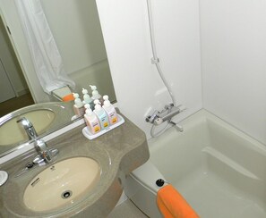 Separate bathtub and shower, deep-soaking bathtub, free toiletries