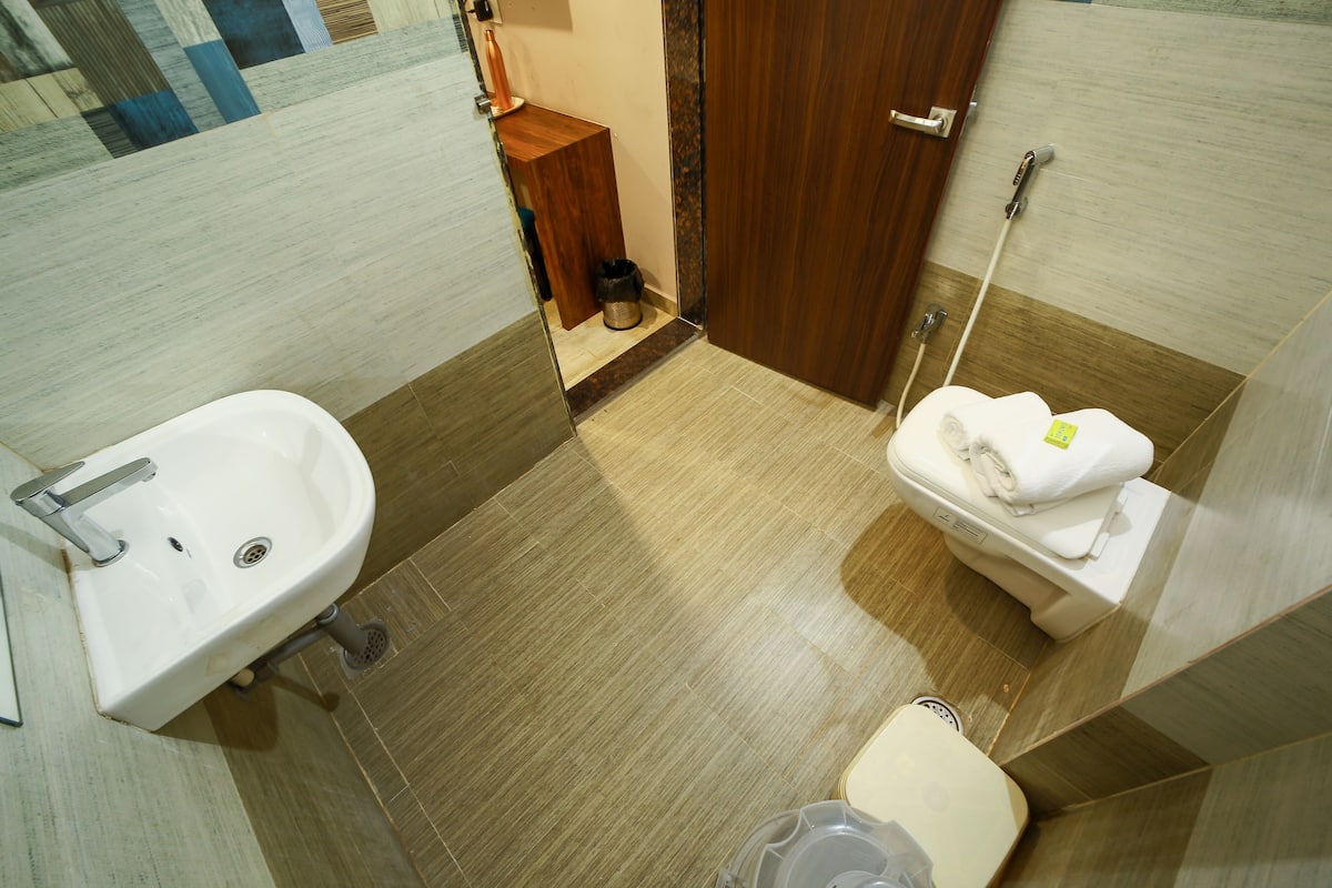 Standard Double Room | Desk, laptop workspace
