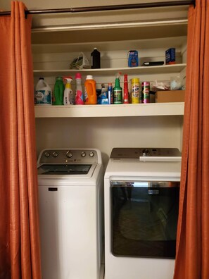 Interior - Million Dollar View, seasonal pool, close activities w/in 2-5 miles. Yes, pets! (Grand Junction)