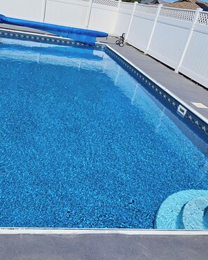Outdoor pool - Million Dollar View, seasonal pool, close activities w/in 2-5 miles. Yes, pets! (Grand Junction)