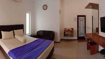 Premium Double Room | Meja, kalis bunyi, Wi-fi percuma, cadar katil