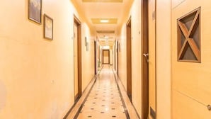 Hallway - Hotel Ameya (Mumbai)