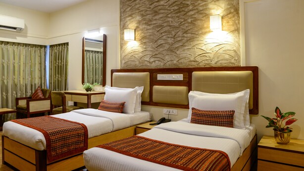 Superior Room | In-room safe, desk, laptop workspace, iron/ironing board (on request) - Hotel Ameya (Mumbai)