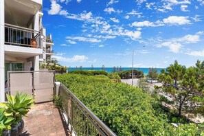 Property grounds - Apartment R113 - a secluded beachside retreat! (Scarborough)