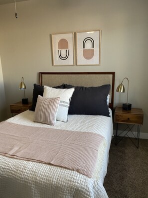 3 bedrooms, desk, iron/ironing board, travel crib