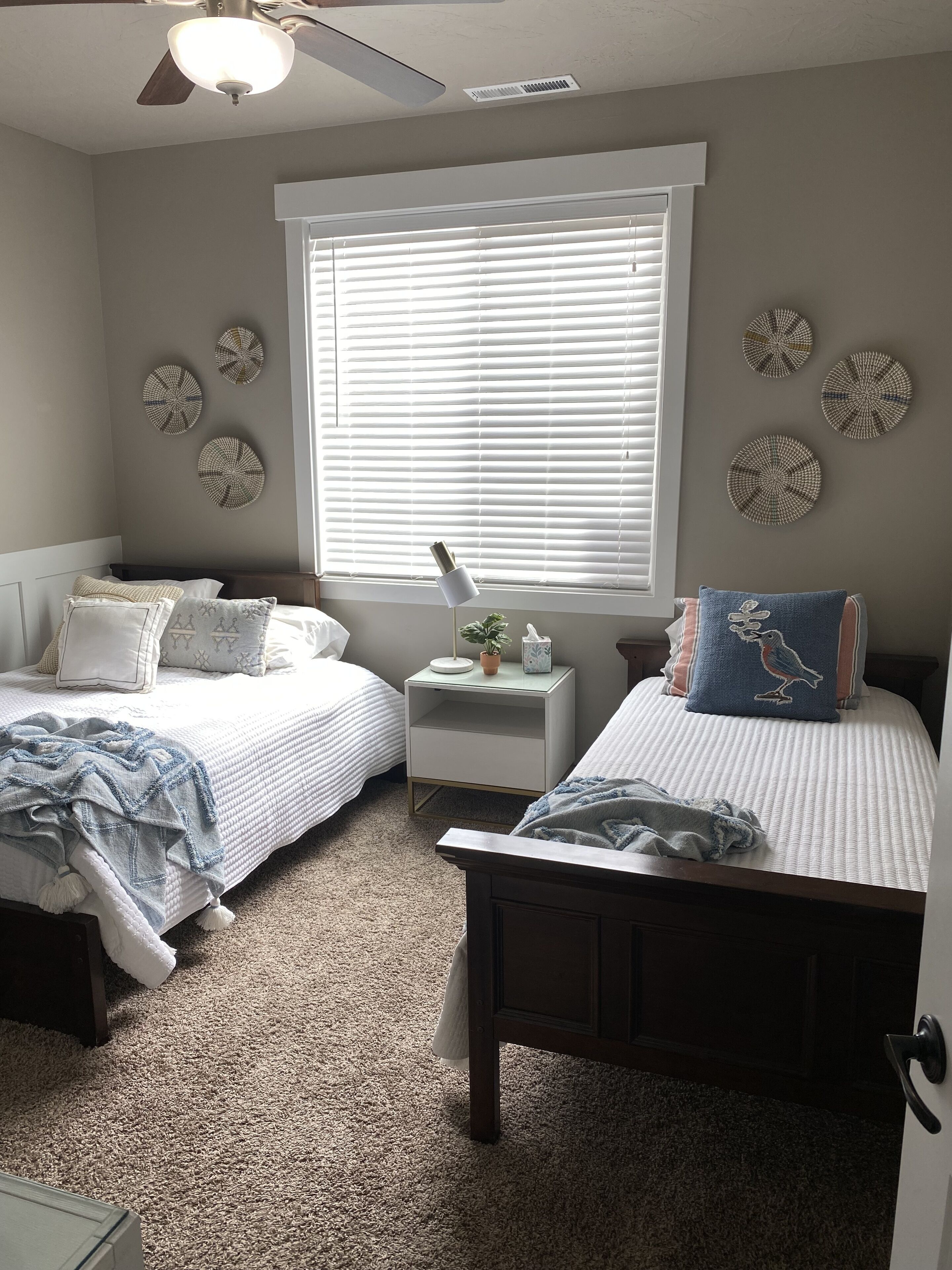 3 soverom, strykejern/-brett og reiseseng for barn