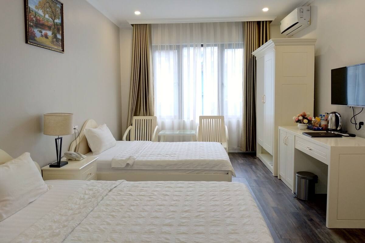 Chambre supérieure avec lits jumeaux | Literie de qualité, couette en duvet, lit avec matelas à plateau-coussin