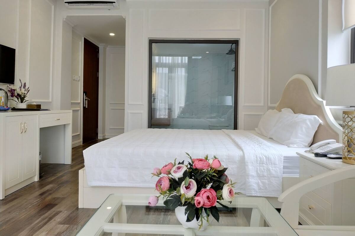 Chambre Deluxe double | Literie de qualité, couette en duvet, lit avec matelas à plateau-coussin