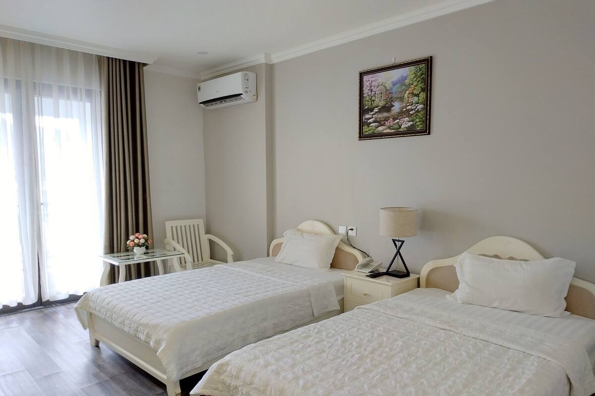 Chambre Deluxe avec lits jumeaux | Literie de qualité, couette en duvet, lit avec matelas à plateau-coussin