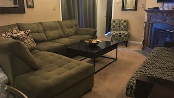 TV, lareira, DVD player