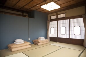 Tavanomainen huone, tupakointi kielletty (Quadruple Room, Private) | Pimennysverhot, ilmainen Wi-Fi, vuodevaatteet