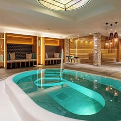 Indoor spa tub