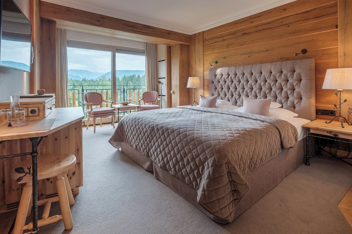 Classic Room Double Bed | 2 bedrooms, hypo-allergenic bedding, down duvets, in-room safe