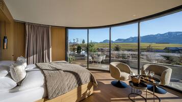 NaturLodge Premium | Hypo-allergenic bedding, down comforters, in-room safe, blackout drapes