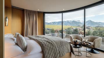 NaturLodge Deluxe | Hypo-allergenic bedding, down duvets, in-room safe, blackout curtains