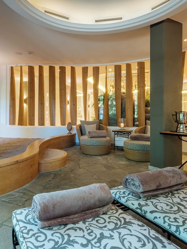 Couples treatment room(s), sauna, hot tub, body treatments, hydrotherapy