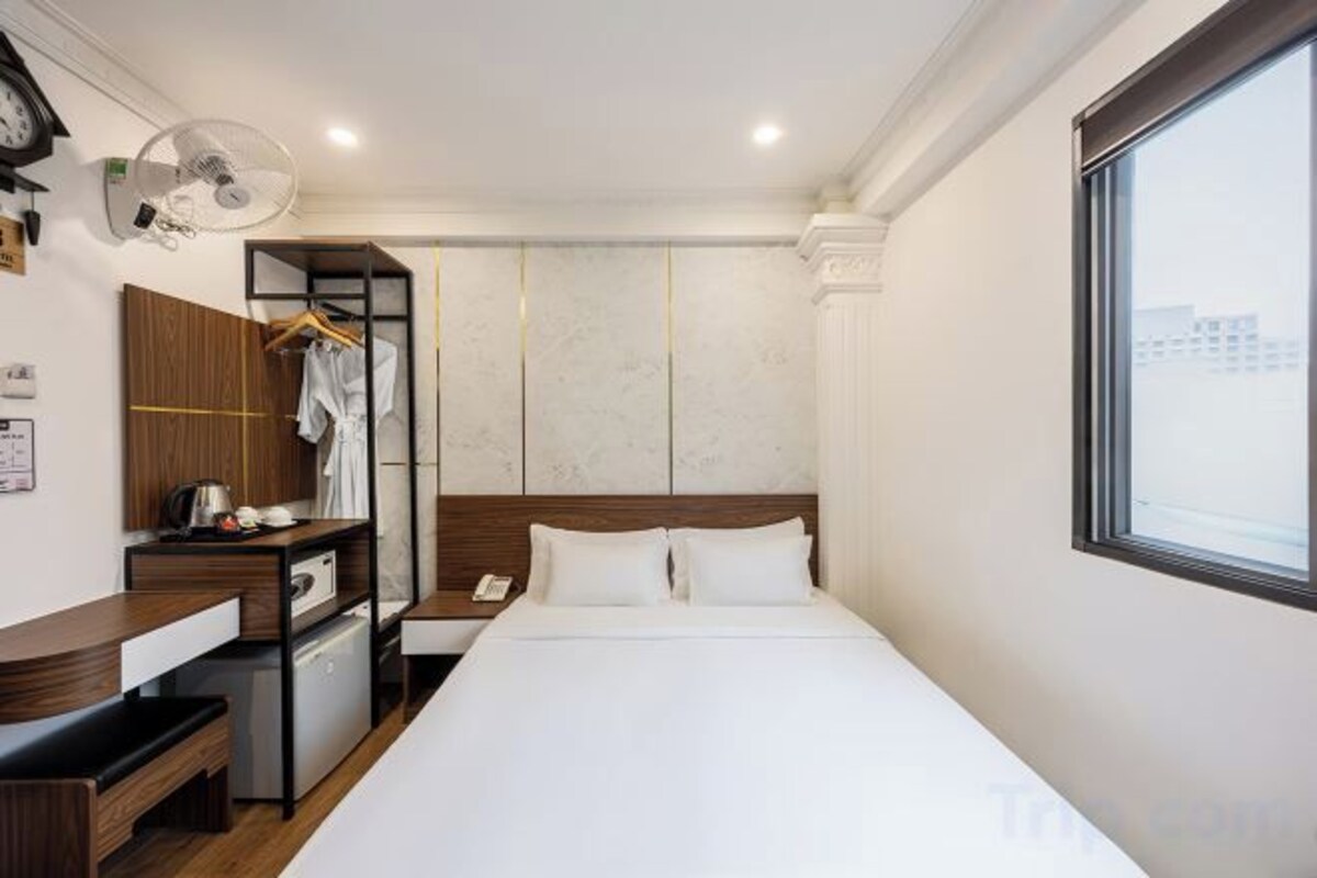 Minibar, in-room safe, blackout curtains, iron/ironing board