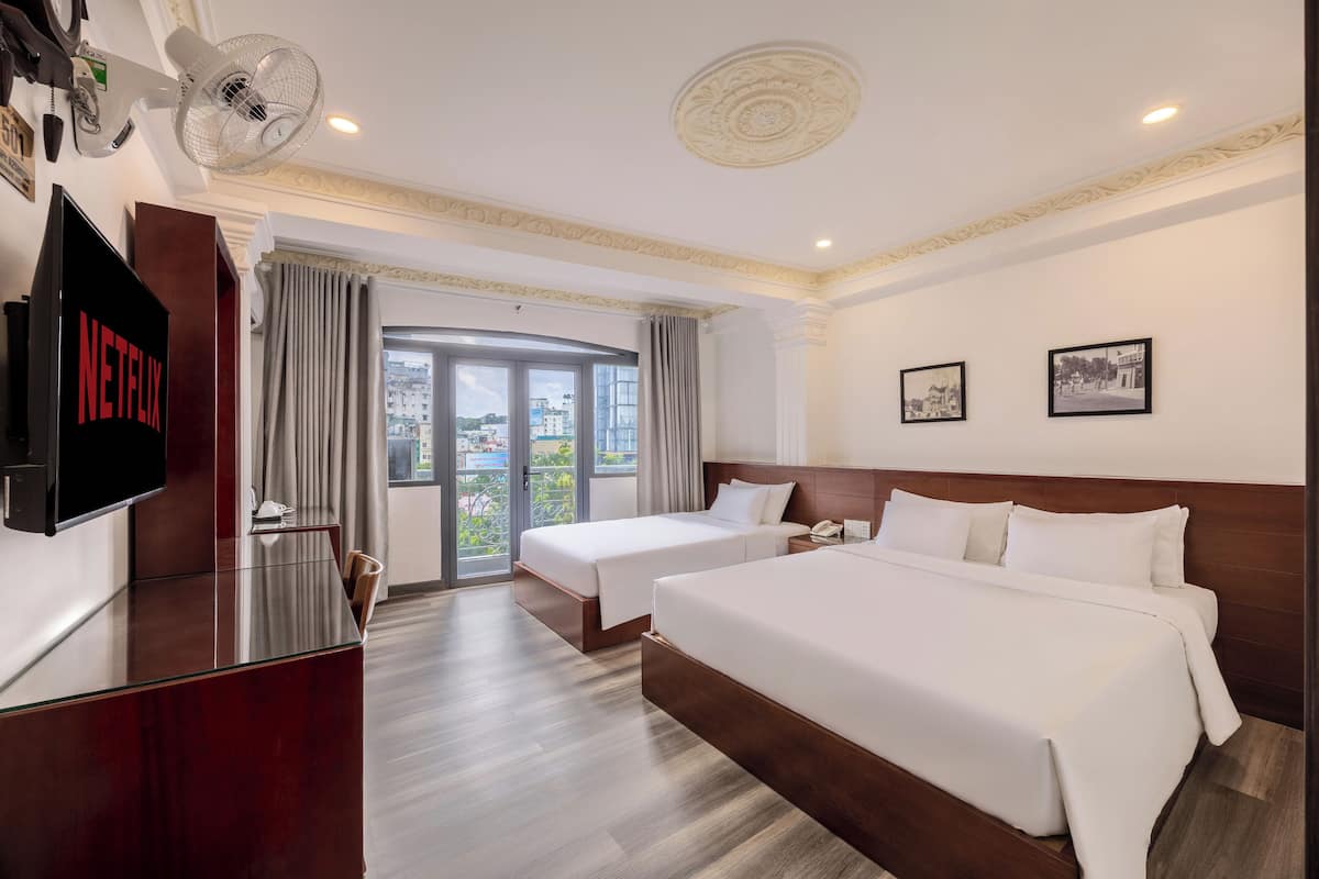 Family Room | Minibar, in-room safe, blackout curtains, iron/ironing board
