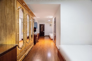 Family Room | Minibar, in-room safe, blackout drapes, iron/ironing board