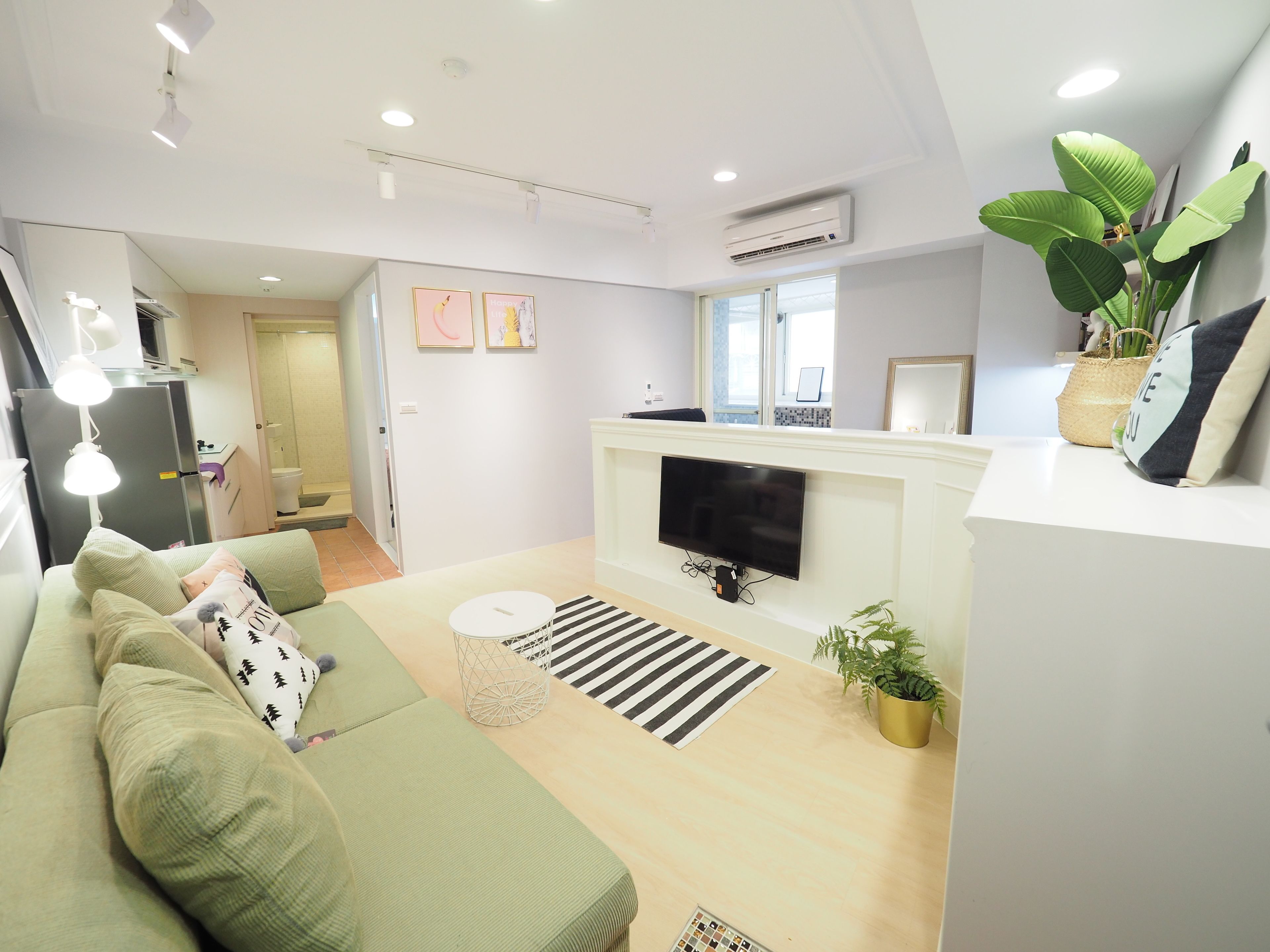 HOT!Simple style 1 minute to MRT Station | Blackout drapes, iron/ironing board, free WiFi, bed sheets