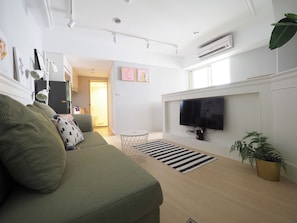 HOT!Simple style 1 minute to MRT Station