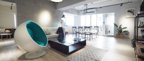 Familienapartment | Wohnbereich | Flachbildfernseher