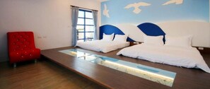 Escritorio, wifi gratis y ropa de cama 