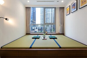 Family Apartment, 3 Bedrooms | Living area