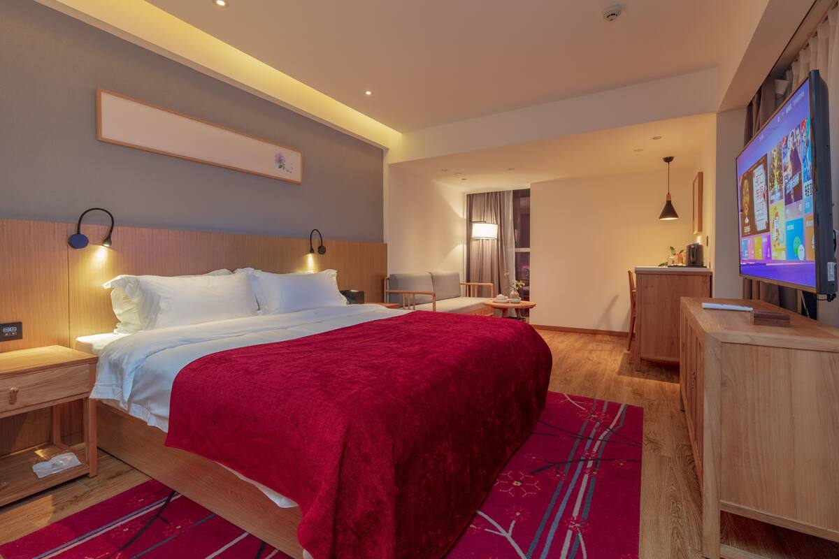 Standard Double Room (Mainland China Citizens Only) | Desk, blackout curtains, free WiFi