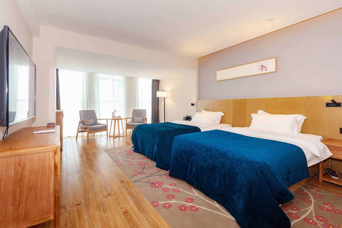 Standard Twin Room (Mainland China Citizens Only) | Desk, blackout curtains, free WiFi