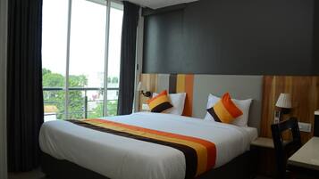 Individually furnished, desk, free WiFi, bed sheets