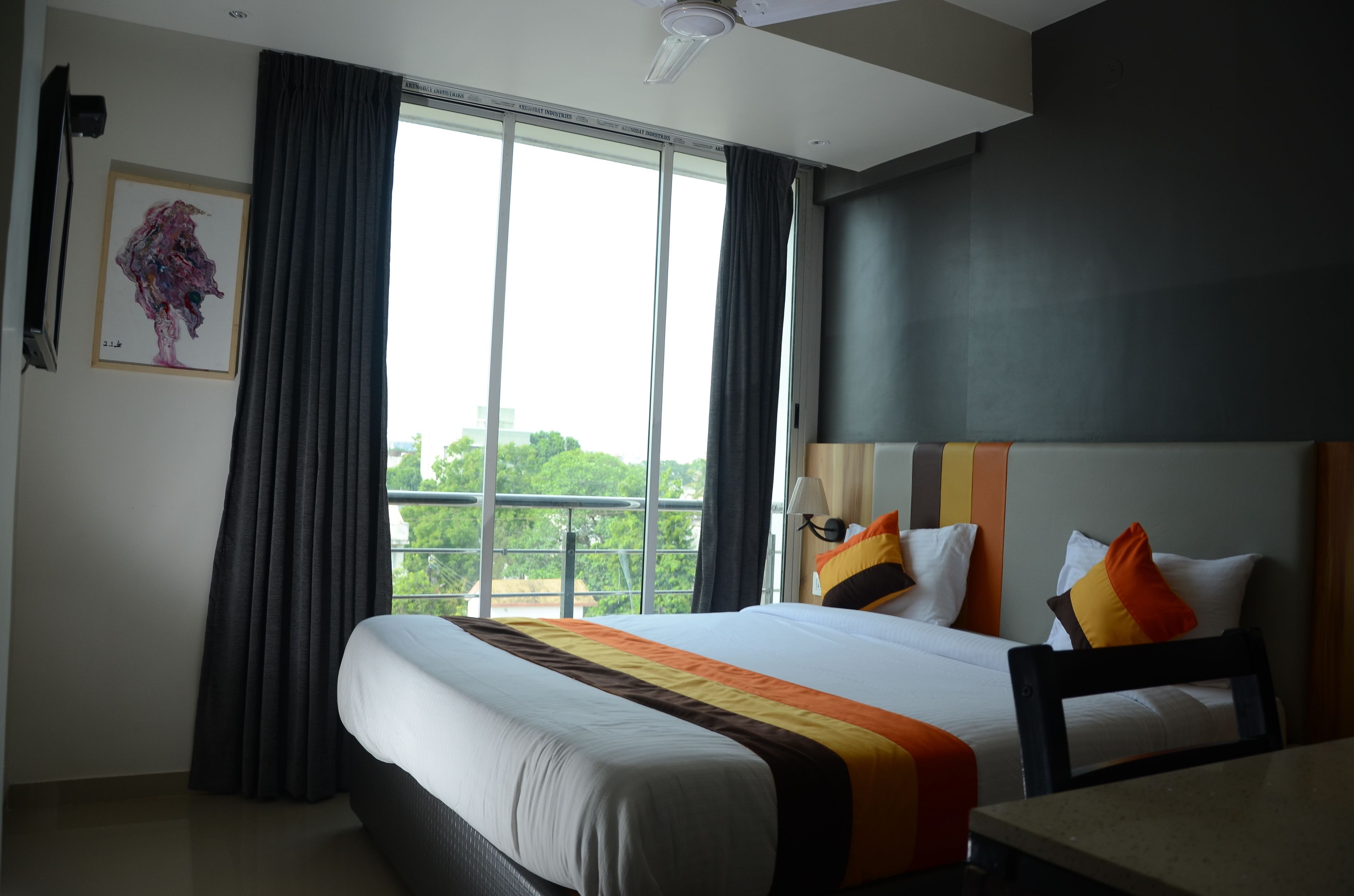 Individually furnished, desk, free WiFi, bed sheets