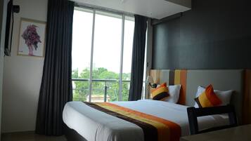Individually furnished, desk, free WiFi, bed sheets