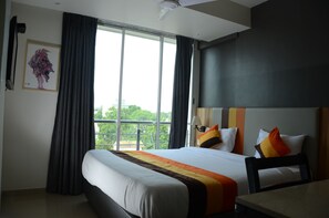 Individually furnished, desk, free WiFi, bed sheets - Elita Rooms (Nagpur)